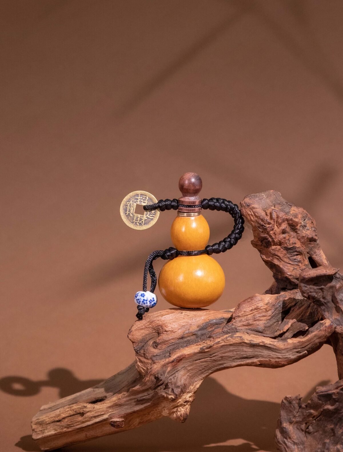 Nature & Tao Sealed Hulu ornament – Small Natural Gourd with Cork Stopper for Wishes, Protection & Safe Travel
