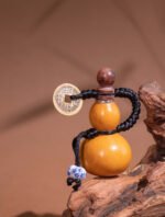 Nature & Tao Sealed Hulu ornament – Small Natural Gourd with Cork Stopper for Wishes, Protection & Safe Travel