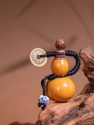 Nature & Tao Sealed Hulu ornament – Small Natural Gourd with Cork Stopper for Wishes, Protection & Safe Travel