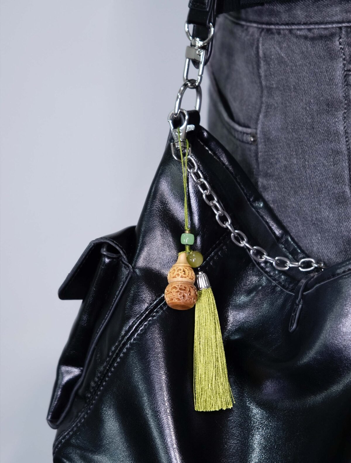 Nature & Tao Green Sandalwood Incense Gourd – Hand-Carved Hollow Design, Refillable Sachet, A Gentle Reminder of Stillness & Ease