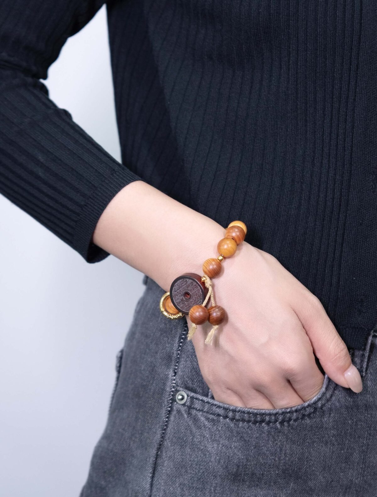 Nature & Tao Sacred Cedar & ShanGui Pendant Bracelet – Fragrant Wood, Carved Talisman, A Quiet Anchor for Daily Life