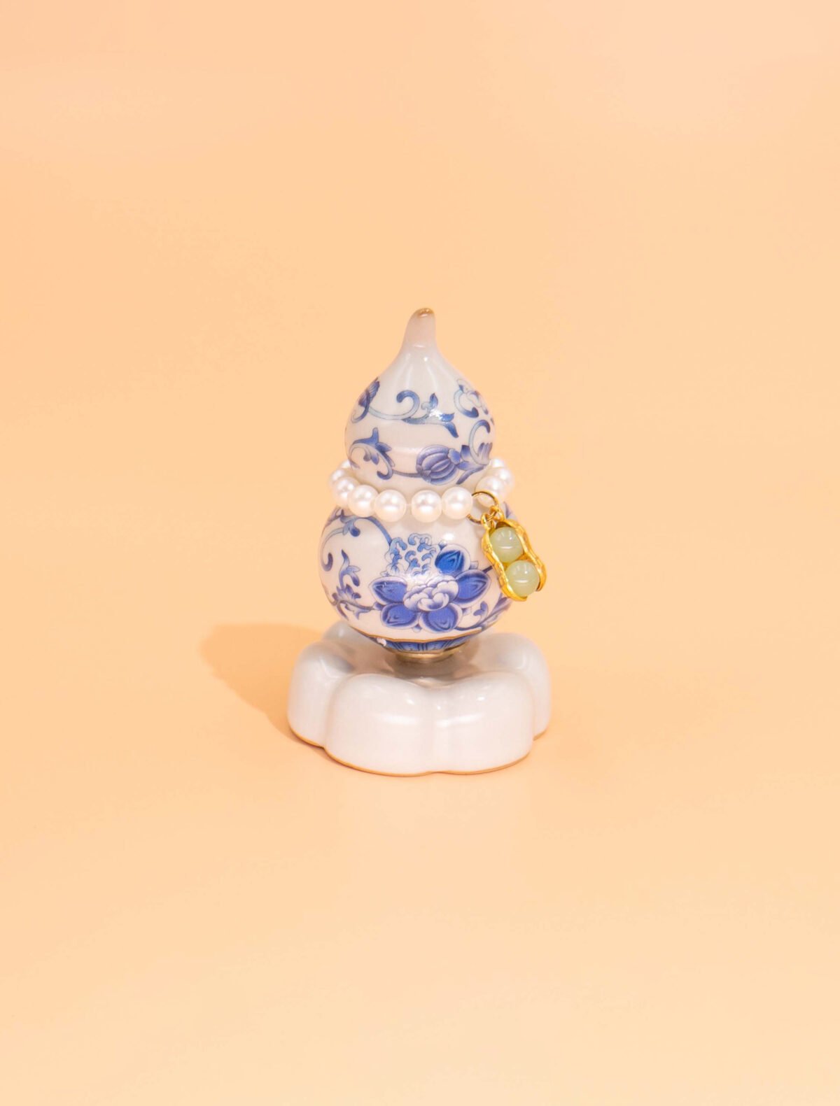 Nature & Tao Blue-and-White Porcelain Hulu – Hand-Painted Lotus Scroll, Rotatable Gourd with Pearl Ring, Hetian Jade Pendant & Ceramic Cloud Base