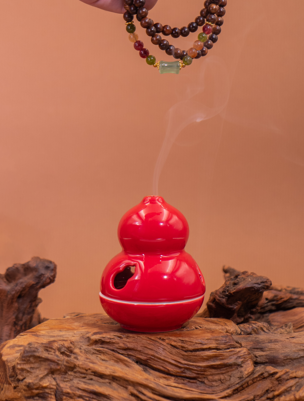Nature & Tao Hulu Incense Burner – Red Ceramic · With Sandalwood Chips – A Quiet Presence for the Desk · For Clearing Objects · And for Clearing the Mind